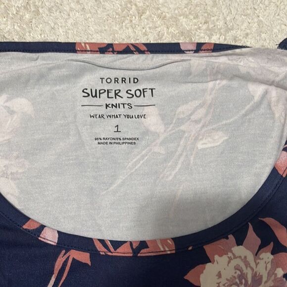 NWT- Torrid - 1, 2 or 3. Maternity Nursing Tee - Picture 6 of 7